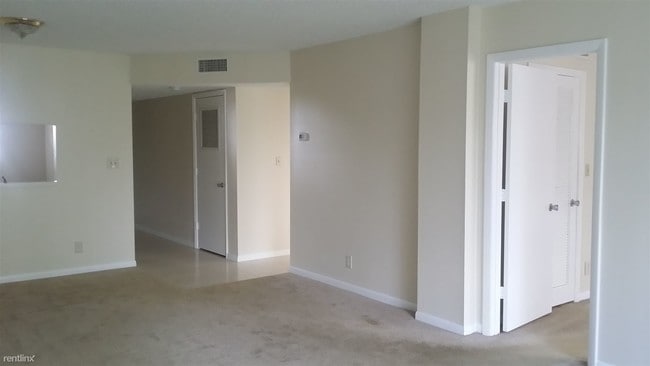 Building Photo - 8735 Ramblewood Dr