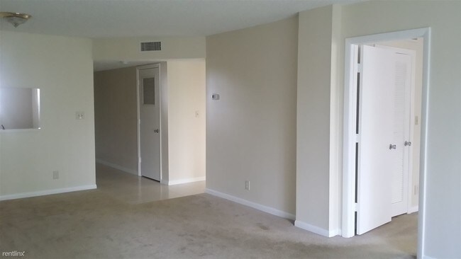 Foto del edificio - 8735 Ramblewood Dr