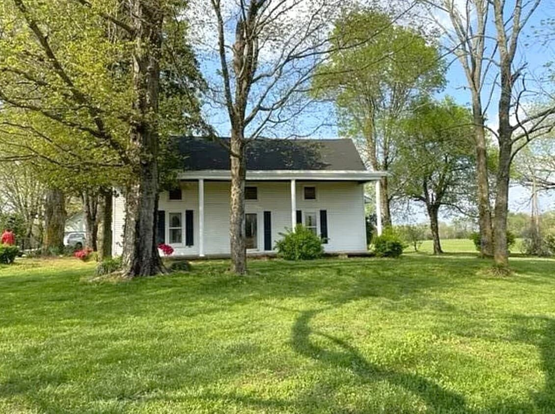 Primary Photo - Classic country style house available now!