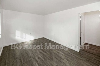 Building Photo - 1875 Powell St