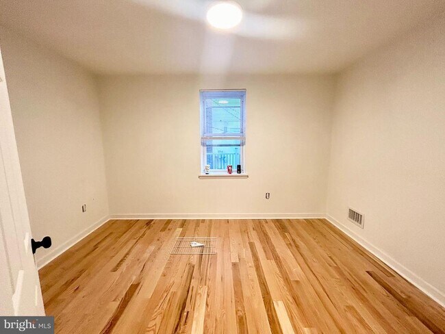 Building Photo - 1642 Olive St