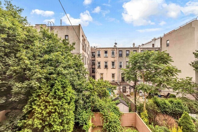 Foto del edificio - 132 Macon St