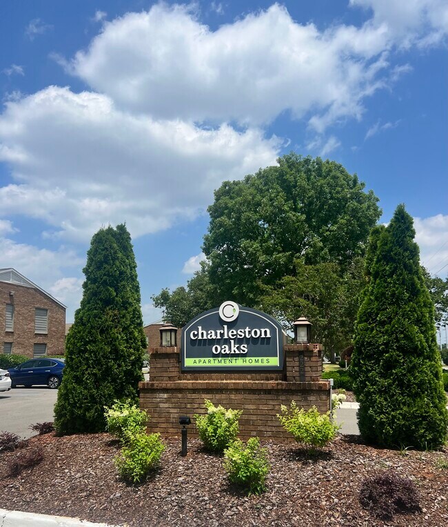 Foto del edificio - Charleston Oaks Apartments