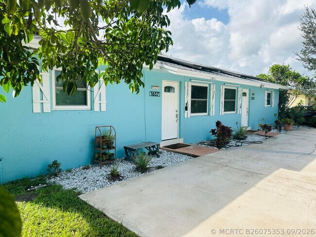 Building Photo - 1657 Magnolia Ln