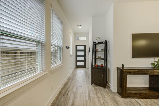 Foto del edificio - 27279 Lombard Wood Dr