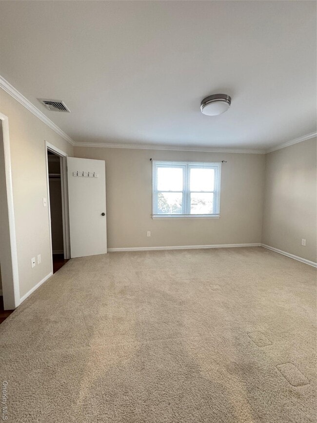 Building Photo - 14 Summit Ave