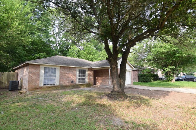 Foto del edificio - 2205 Hancock Dr