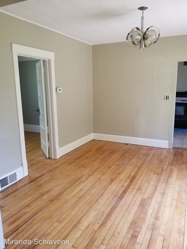 Foto principal - 422 E 11th St