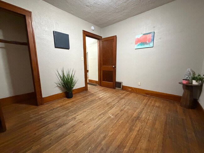 Foto del edificio - 2 bed, 1 bath home for rent in Waterloo