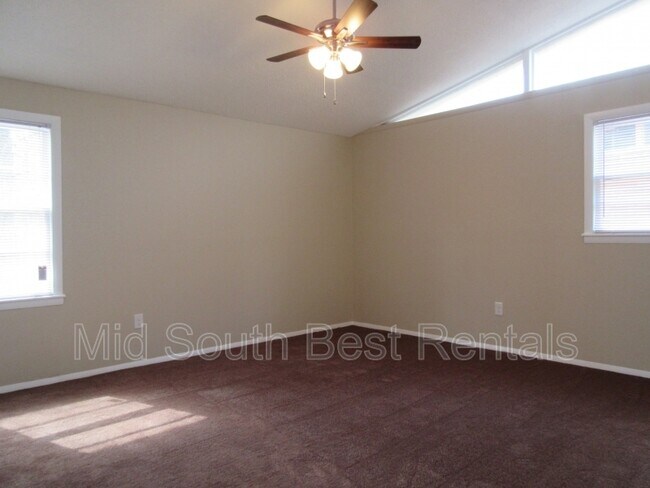 Building Photo - 1557 Gowan Dr