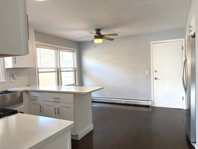 Foto del edificio - 8222 Grand Ave