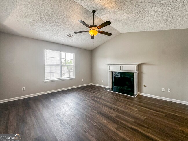 Foto del edificio - 255 Buffington Dr