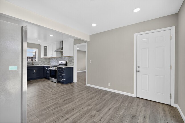 Foto del edificio - 42645 Newport Dr