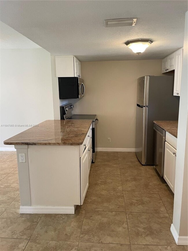 Building Photo - 6323 La Costa Dr
