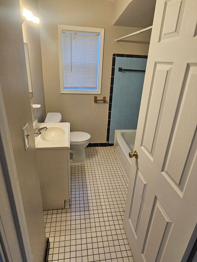 Foto del edificio - 16888 Lenore Ave