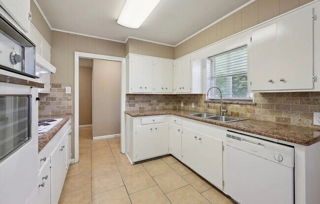 Foto del edificio - 630 White Oak Dr