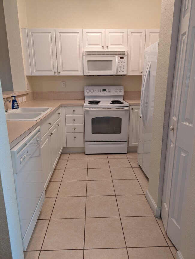 Foto del edificio - 3320 NE 13th Circle Dr