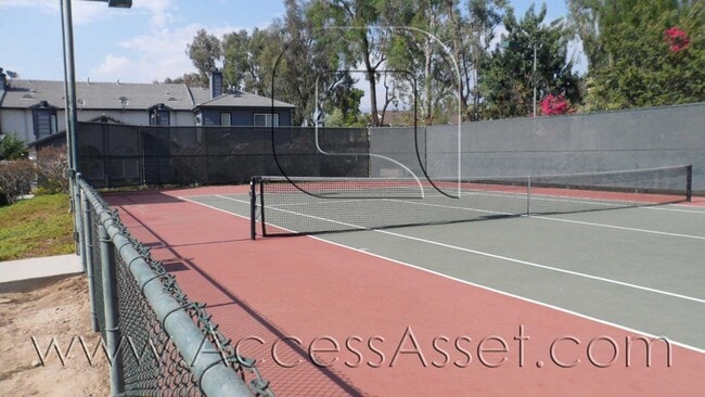 Building Photo - Gorgeous Condo in Prestigious Community With 2 Bed/2 Baths In Redlands!