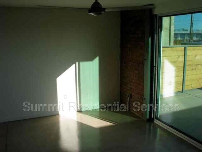Foto del edificio - 1001 E 17th St