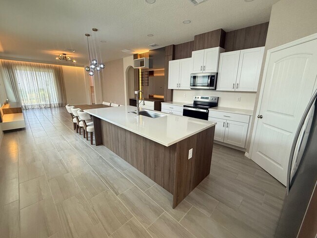 Building Photo - 3/2 Modern Winter Garden Home