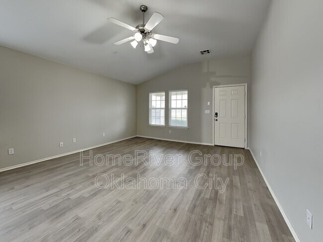 Foto del edificio - 2401 Poppy Ln