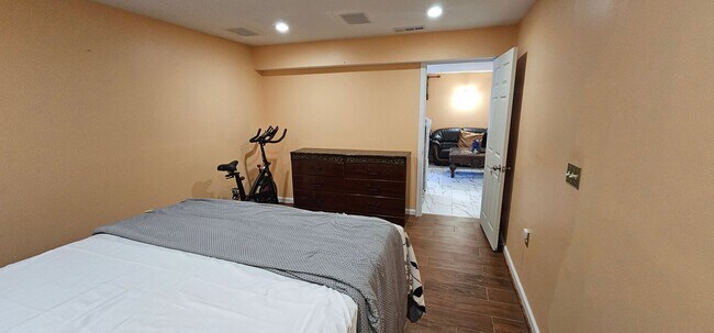 Foto del edificio - 9227 Matthew Dr