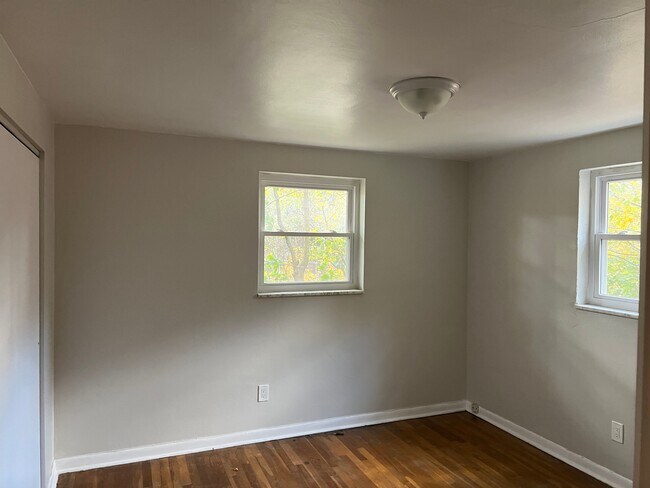 Building Photo - 3449 Evergreen Rd