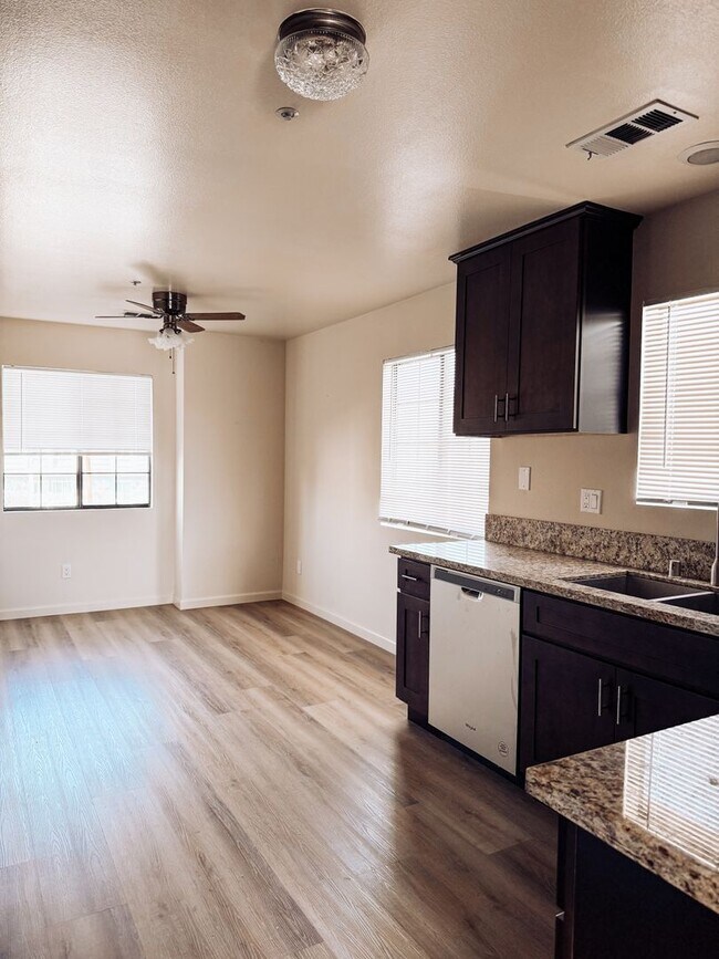 Foto del edificio - 6152 Orange Ave