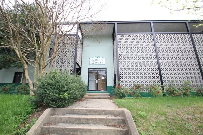 Building Photo - 1111 N Thompson St