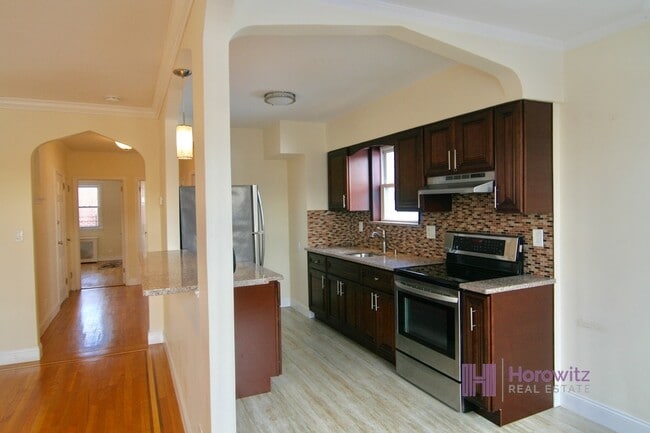 Building Photo - 47-17-47-28 28th Ave