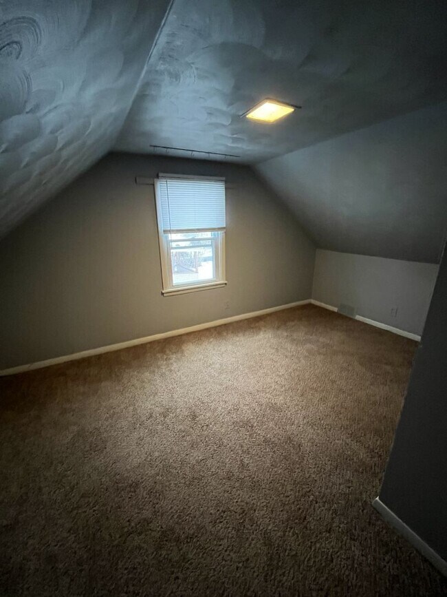 Foto del edificio - 3 Bedroom Single Family Home for Rent in Mattydale, NY