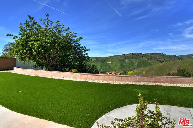 Foto del edificio - 26065 Farmfield Rd