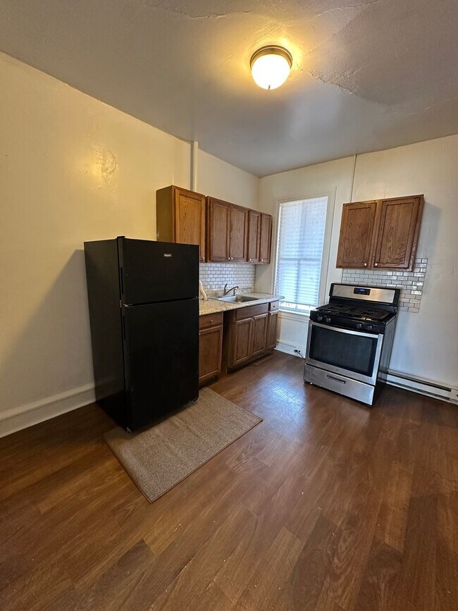 Building Photo - 940 W Princess St