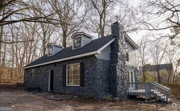 Building Photo - 683 Almon Rd