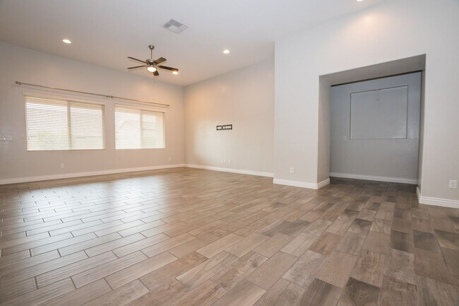 Foto del edificio - Executive home in The Estates at Holiday! ...