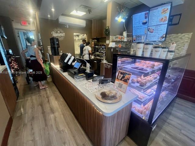 Foto del edificio - 19370 Collins Ave