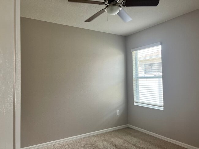 Building Photo - 136 Fall Glo Rd