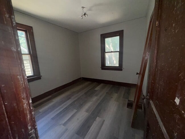 Building Photo - 1208 W 15th St
