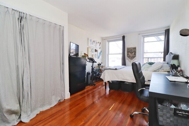 Foto del edificio - 704 Washington St