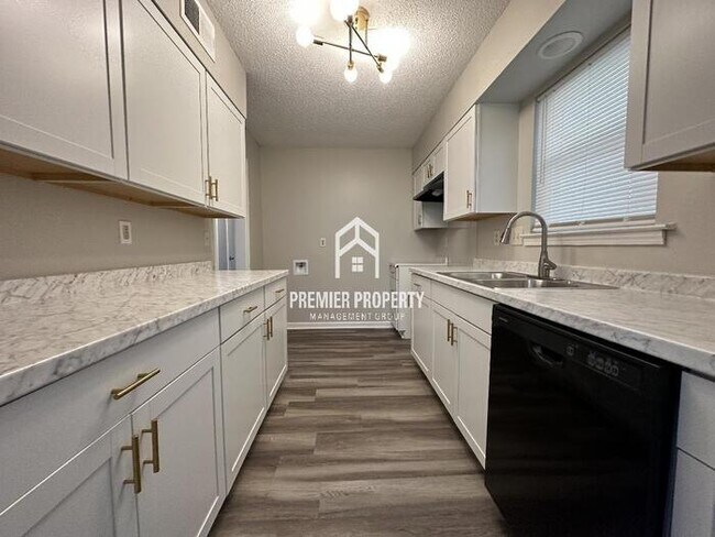 Foto del edificio - HALF OFF FIRST MONTHS RENT!