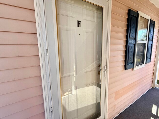 Foto del edificio - 628 Waterway Village Blvd