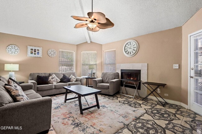 Building Photo - 757 Hempstead Dr