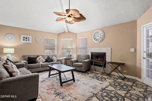 Foto del edificio - 757 Hempstead Dr