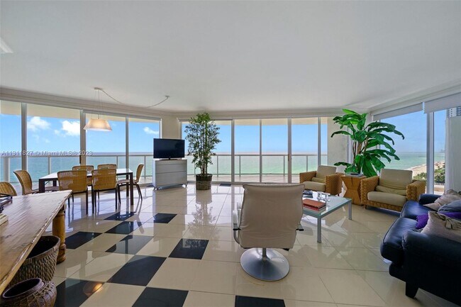 Foto del edificio - 18671 Collins Ave