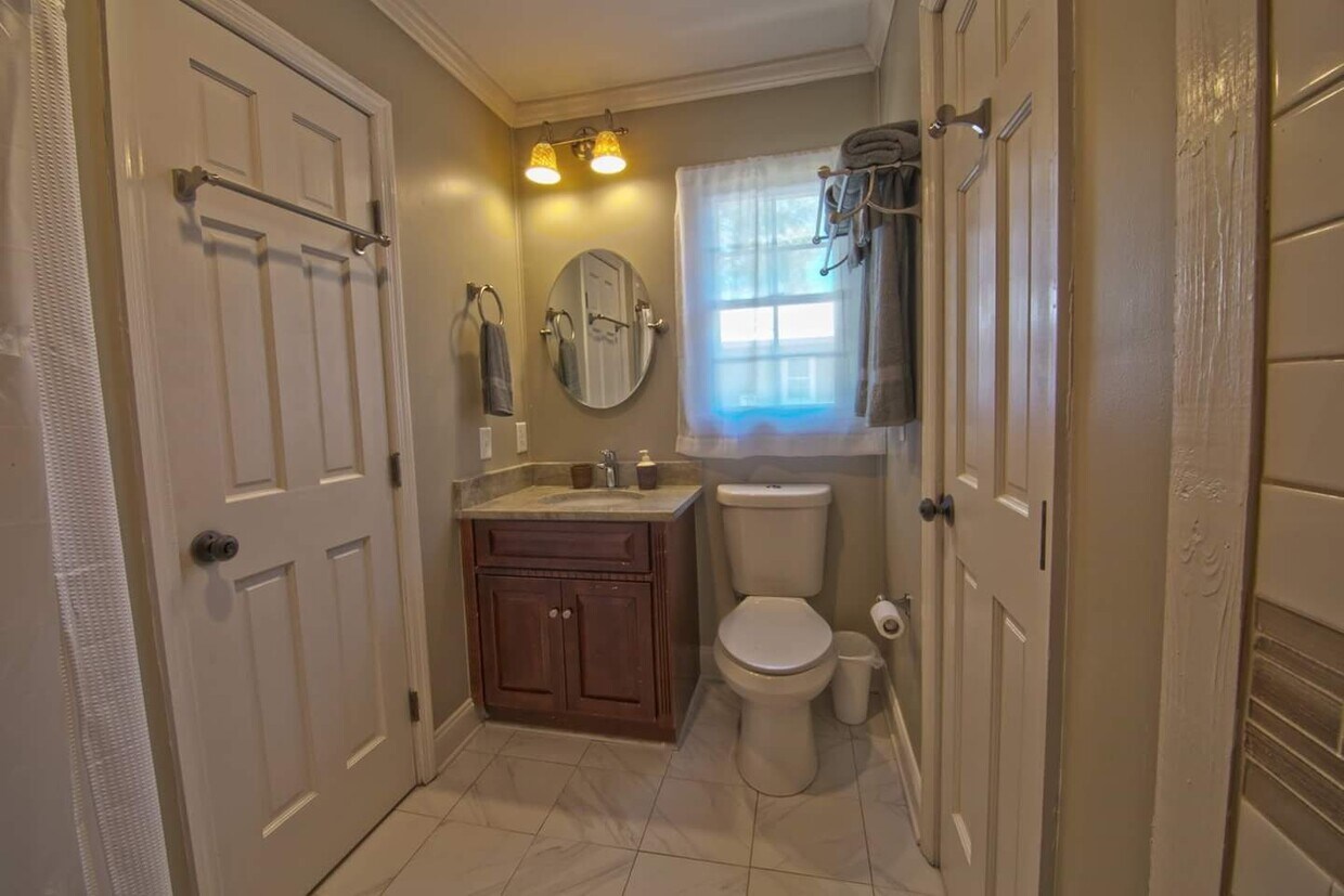 Primary Photo - 124 Bluffview Ln