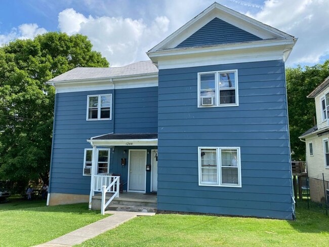 Front of complex - 1244 Anderson St