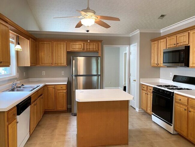 Building Photo - Minutes from Historic Downtown Kennesaw