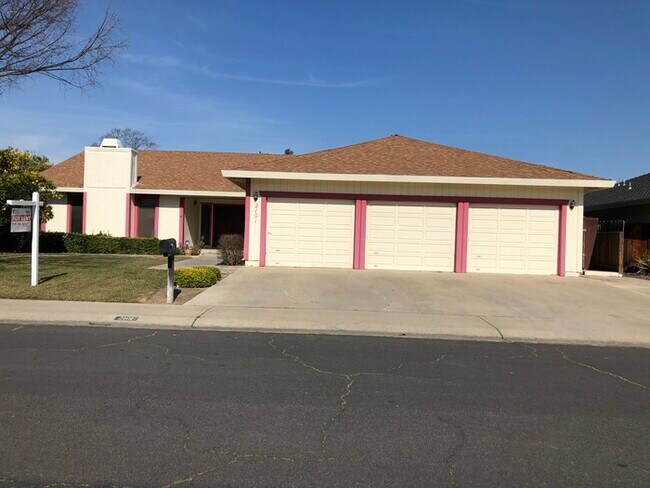 Building Photo - 2101 Bridger Dr