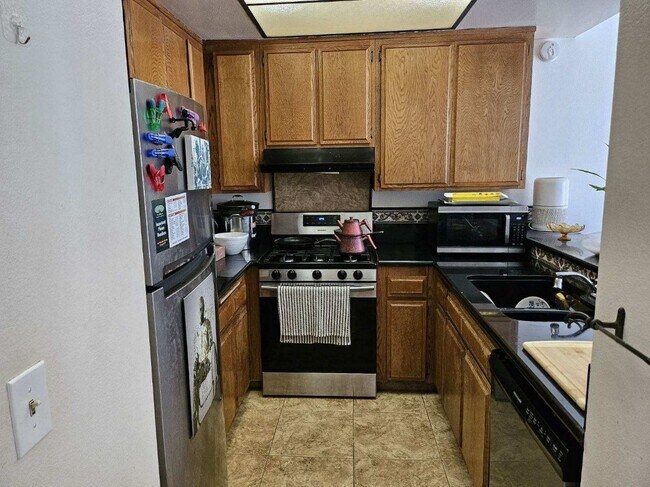 Foto del edificio - 16211 Downey Ave