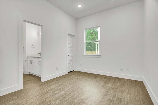 Foto del edificio - 4512 Brinkley St